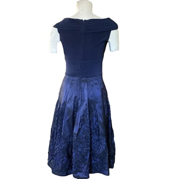Adrianna Papell Fit and Flare Elegant Cocktail/Party Dress Sz 8 Navy Blue 211B - Picture 6 of 11